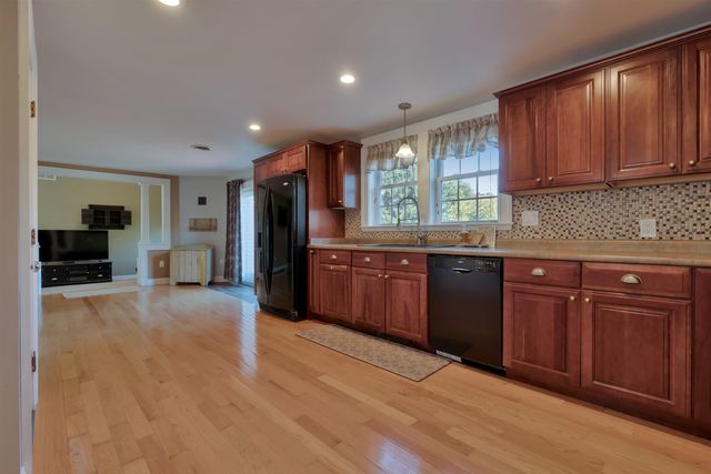 206 County Farm Cross Road, Dover, NH 03820