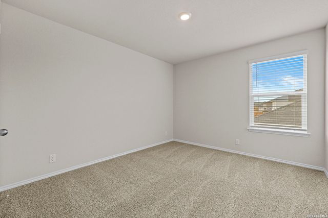 196 Western Gull Dr, San Antonio, TX 78253