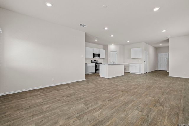 196 Western Gull Dr, San Antonio, TX 78253