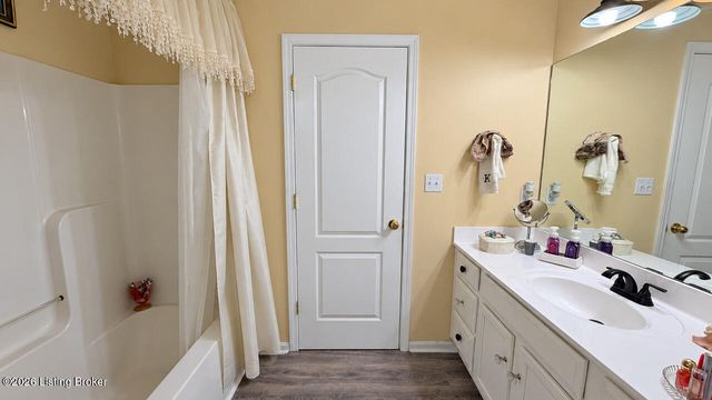 9106 Hawthorne Pointe Dr 101, Louisville, KY 40272