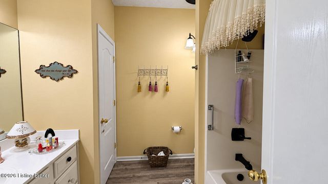 9106 Hawthorne Pointe Dr 101, Louisville, KY 40272