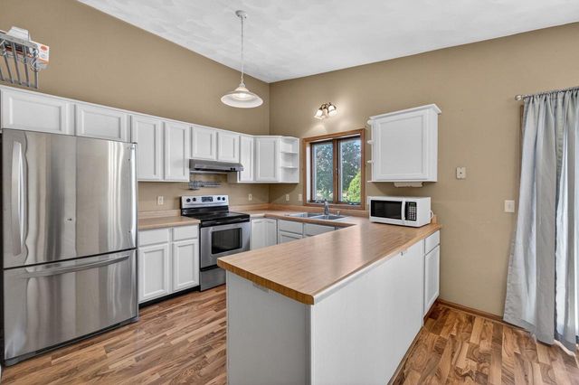 414 Meadow Oak Trail, Deforest, WI 53532