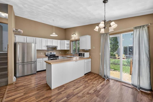 414 Meadow Oak Trail, Deforest, WI 53532