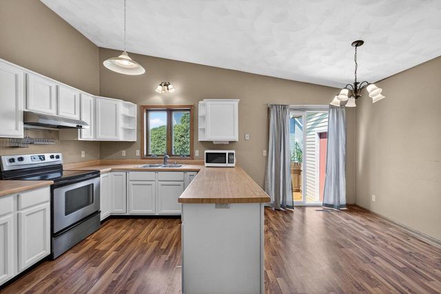 414 Meadow Oak Trail, Deforest, WI 53532