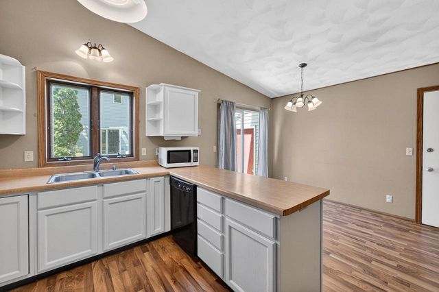 414 Meadow Oak Trail, Deforest, WI 53532