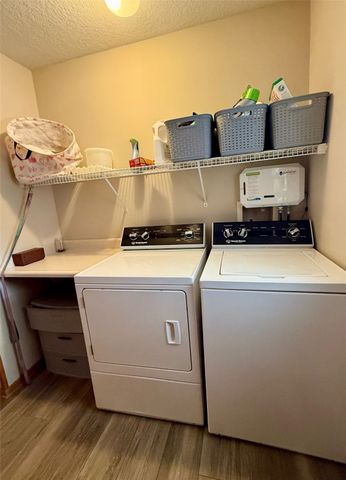 2424 N 6th Avenue E, Newton, IA 50208