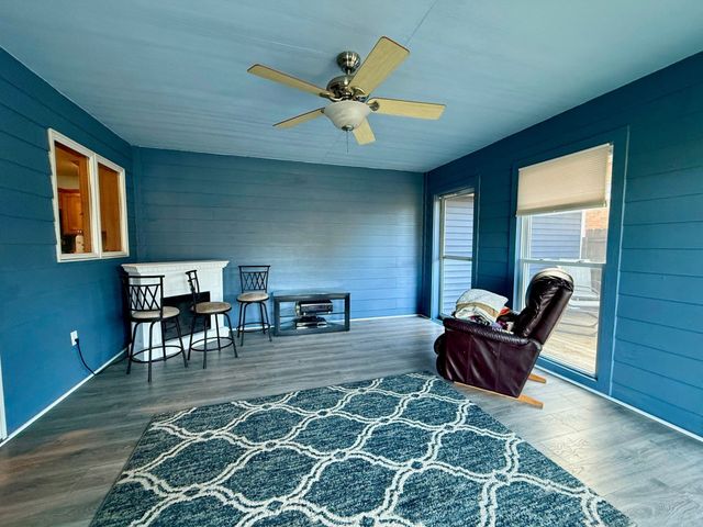 2424 N 6th Avenue E, Newton, IA 50208