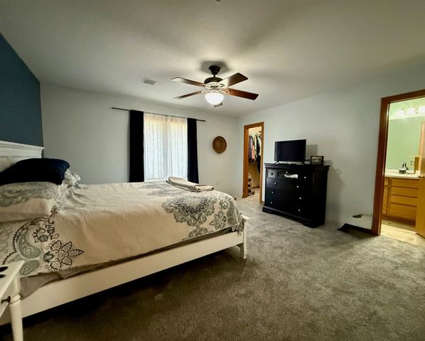 2424 N 6th Avenue E, Newton, IA 50208