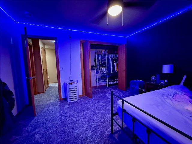 2424 N 6th Avenue E, Newton, IA 50208