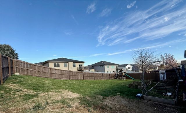 2424 N 6th Avenue E, Newton, IA 50208