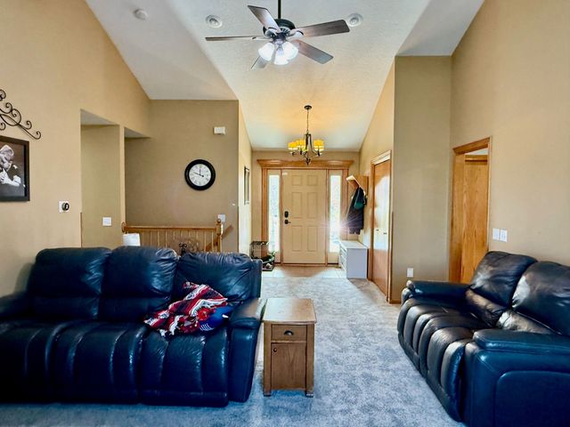 2424 N 6th Avenue E, Newton, IA 50208