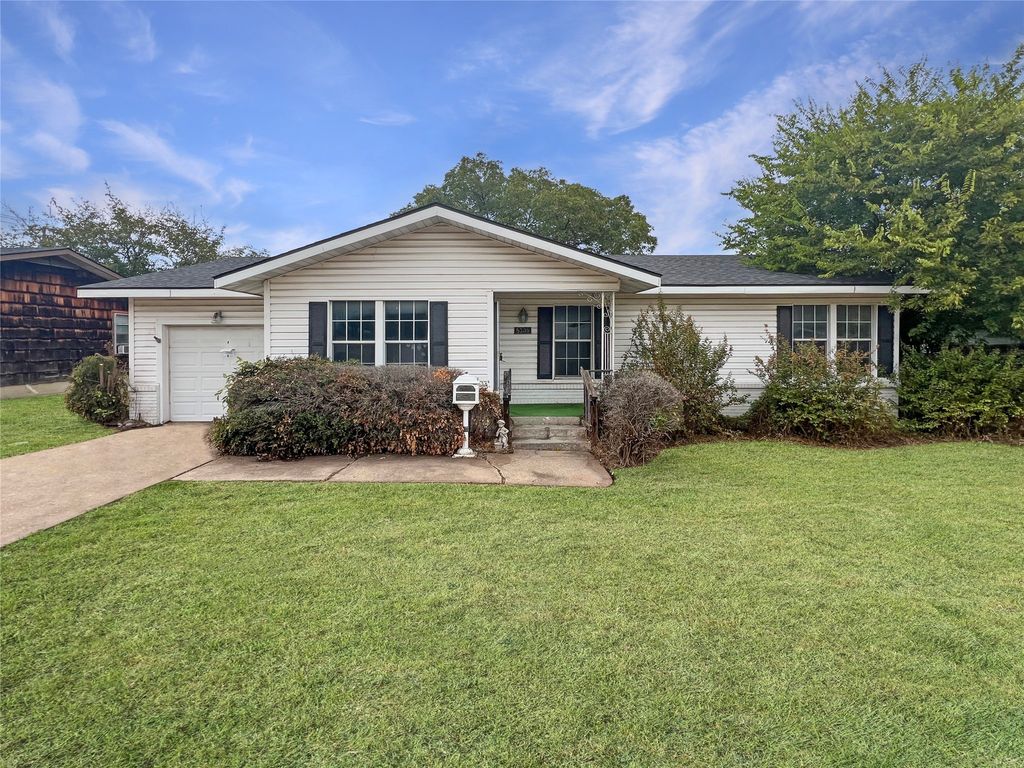 5305 Ira Street, Haltom City, TX 76117