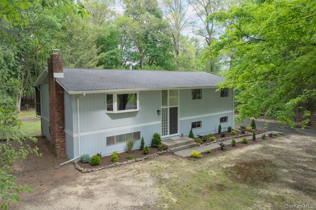 12 Dale Road, Airmont, NY 10952