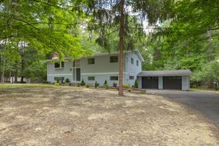 12 Dale Road, Airmont, NY 10952