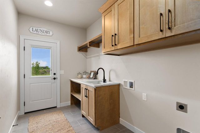 W5835 DELTA DRIVE, Menasha, WI 54952