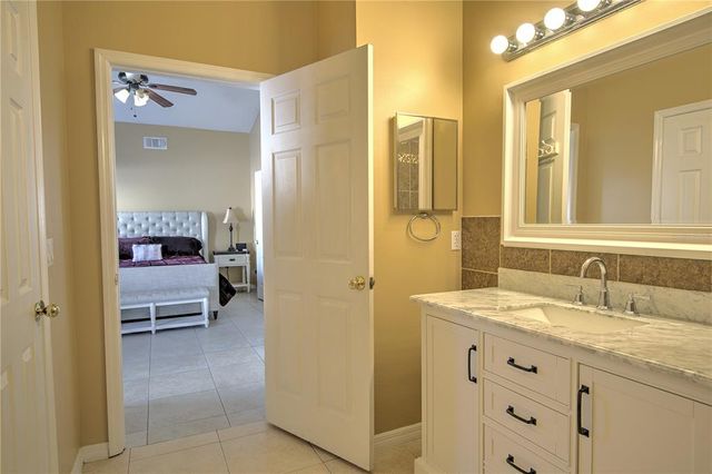 684 YORKSHIRE DRIVE, Oviedo, FL 32765