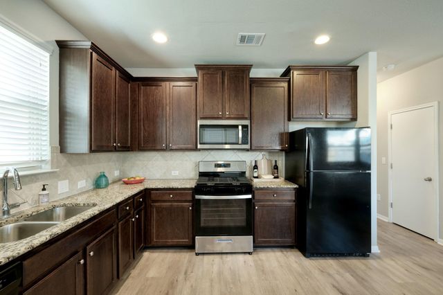 243 Twisted Oaks LN, Buda, TX 78610