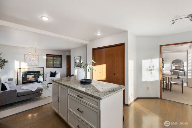 424 Alvord Avenue N, Kent, WA 98030