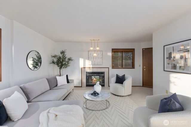 424 Alvord Avenue N, Kent, WA 98030