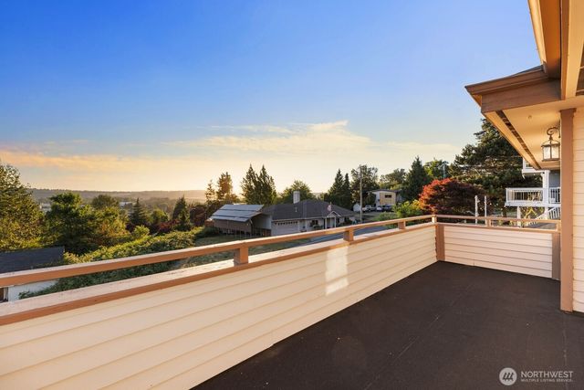 424 Alvord Avenue N, Kent, WA 98030