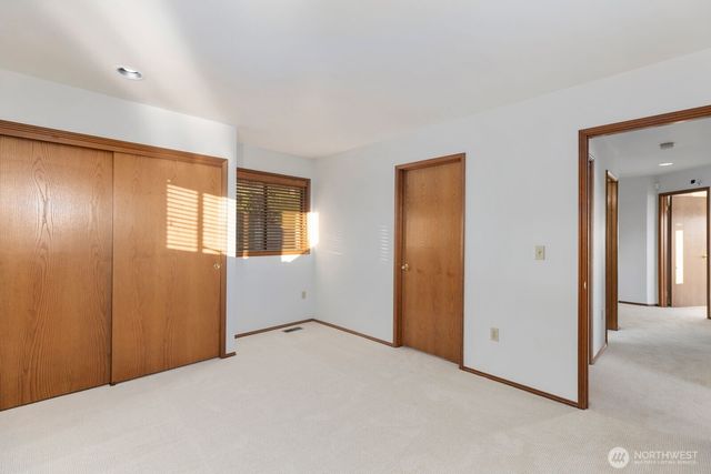 424 Alvord Avenue N, Kent, WA 98030
