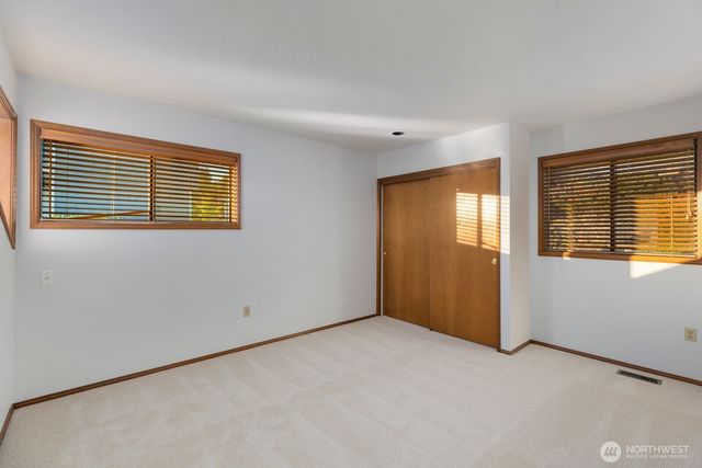 424 Alvord Avenue N, Kent, WA 98030