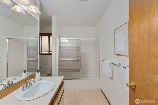 424 Alvord Avenue N, Kent, WA 98030