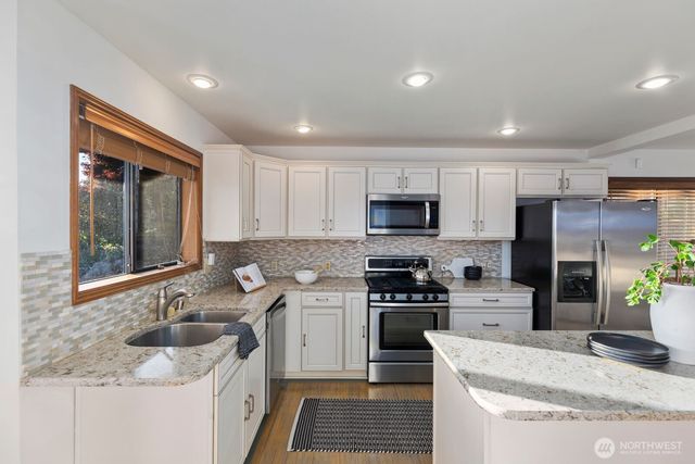 424 Alvord Avenue N, Kent, WA 98030