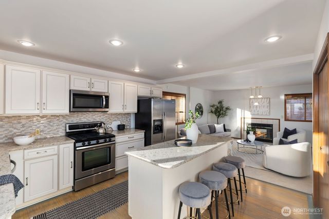 424 Alvord Avenue N, Kent, WA 98030