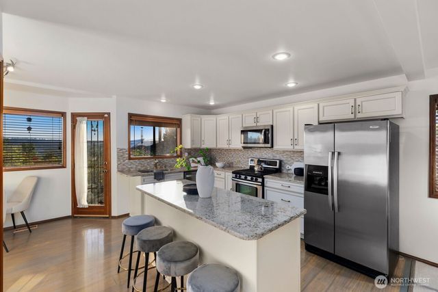 424 Alvord Avenue N, Kent, WA 98030