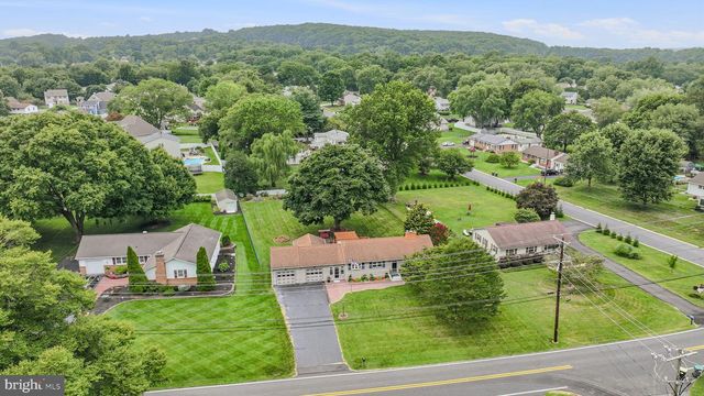 1806 OLD COOCHS BRIDGE RD, Newark, DE 19702