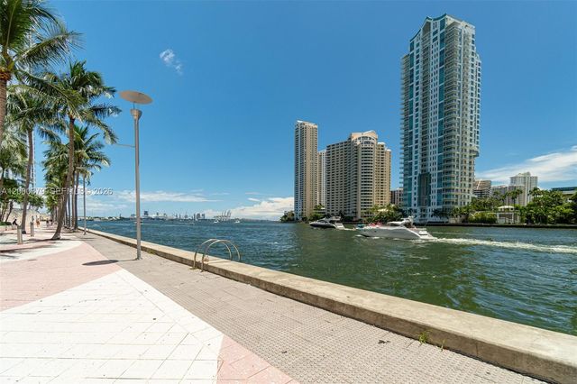 300 S Biscayne Blvd T-1411, Miami, FL 33131