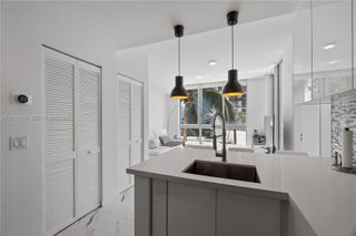 300 S Biscayne Blvd T-1411, Miami, FL 33131