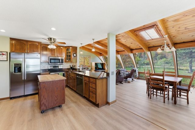 719 N West St, Agawam, MA 01030