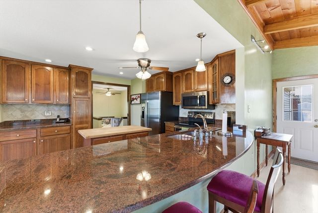 719 N West St, Agawam, MA 01030