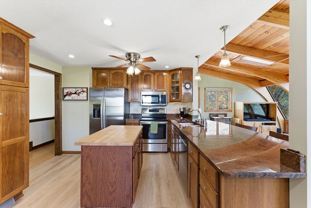 719 N West St, Agawam, MA 01030