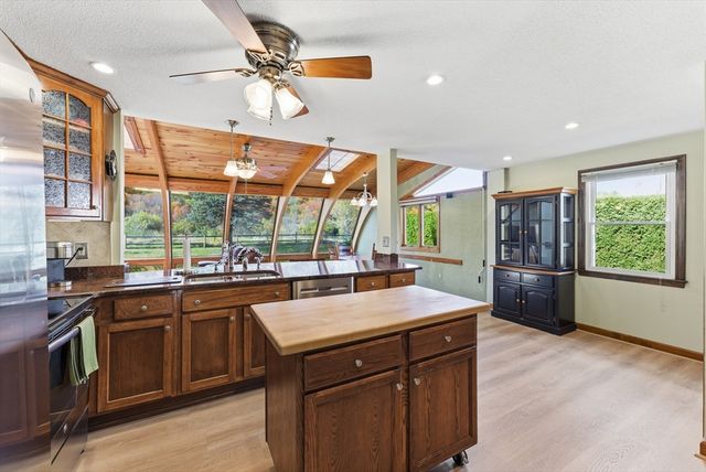 719 N West St, Agawam, MA 01030