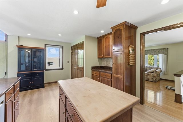 719 N West St, Agawam, MA 01030