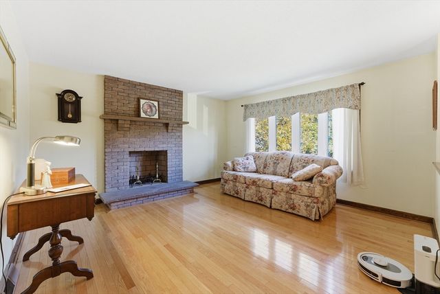 719 N West St, Agawam, MA 01030