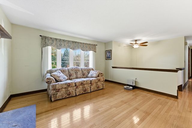 719 N West St, Agawam, MA 01030