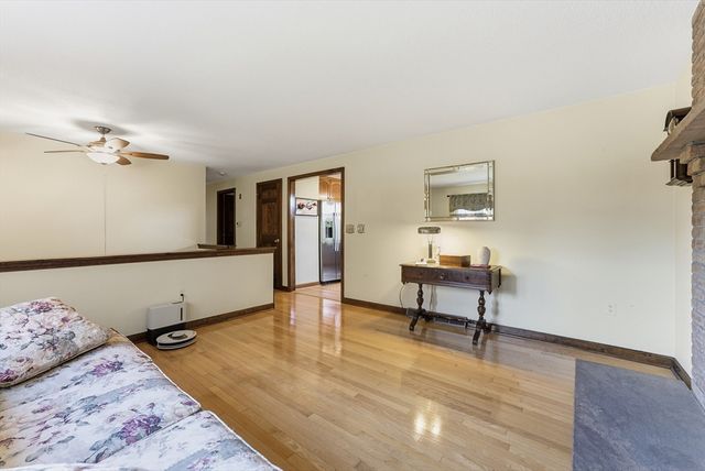 719 N West St, Agawam, MA 01030