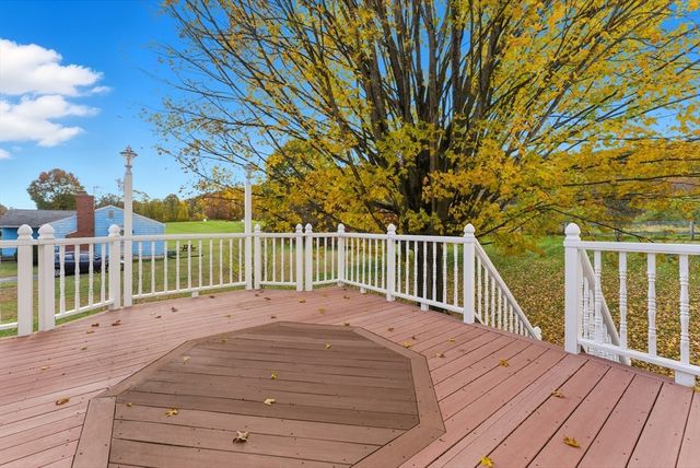 719 N West St, Agawam, MA 01030