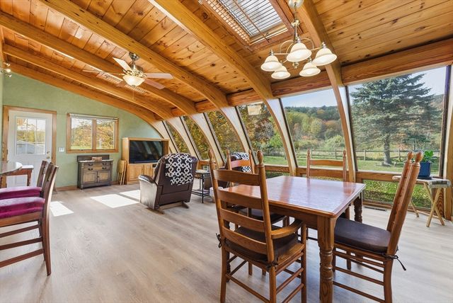 719 N West St, Agawam, MA 01030