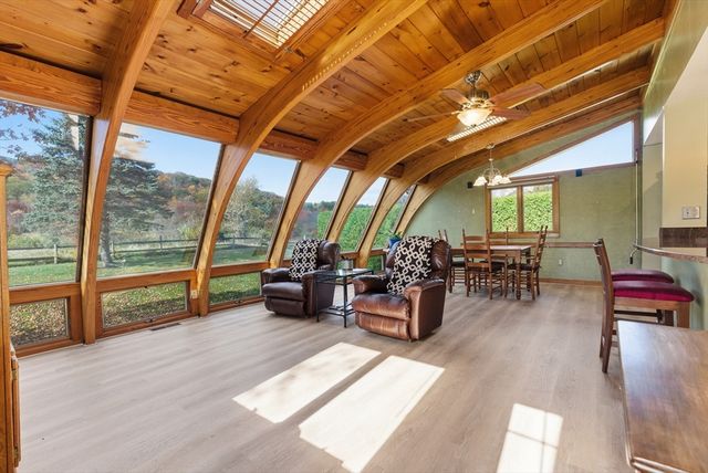 719 N West St, Agawam, MA 01030