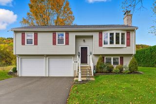 719 N West St, Agawam, MA 01030