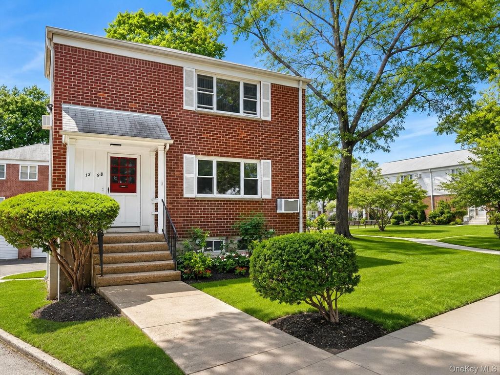 15-98 212 Street 276, Bayside, NY 11360