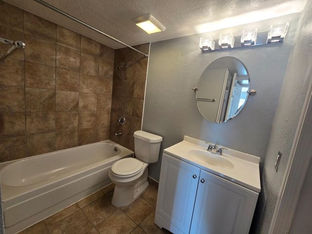 1860 White Oak Drive 314, Houston, TX 77009