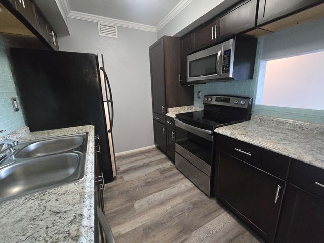 1860 White Oak Drive 314, Houston, TX 77009