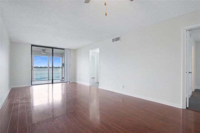 109 Lake Emerald Drive 110, Oakland Park, FL 33309