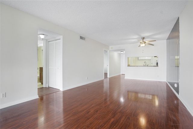 109 Lake Emerald Drive 110, Oakland Park, FL 33309